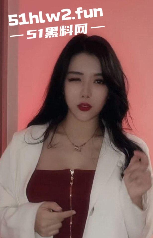 抖音小卷卷老师原名【张栩菲】曾经是尤果网当家花旦,加微自购定制福利已经从良内容绝版。-7