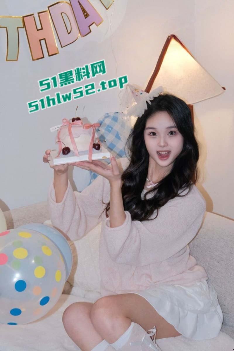 武汉音乐学院校花【吴川兰】与男友同居视频泄露,高颜值学生妹被抠穴指奸,性感翘臀被后入狂操!-3