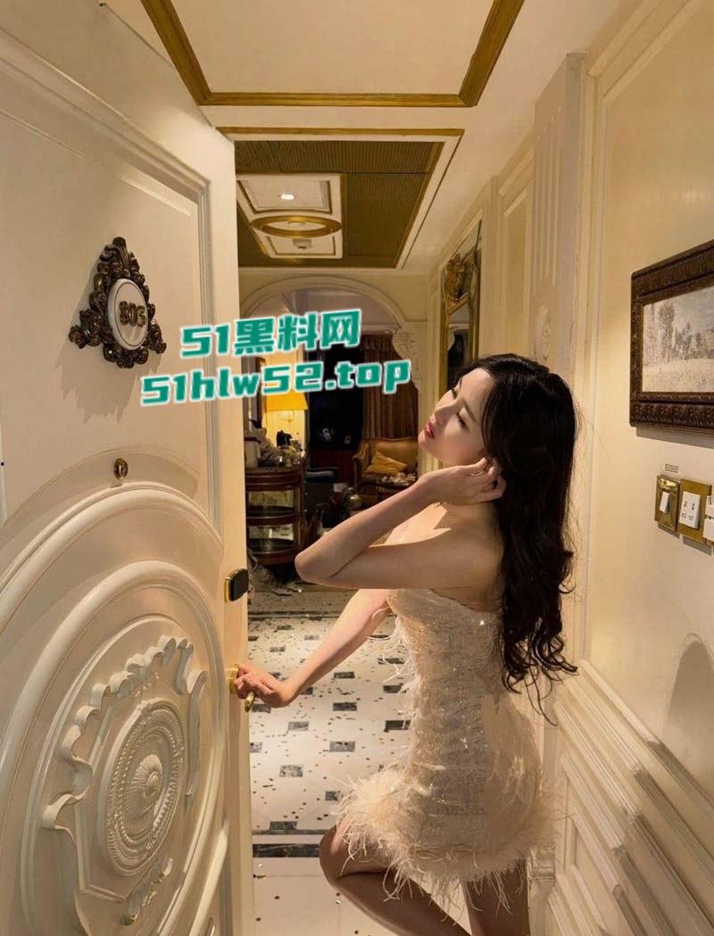 武汉音乐学院校花【吴川兰】与男友同居视频泄露,高颜值学生妹被抠穴指奸,性感翘臀被后入狂操!-4