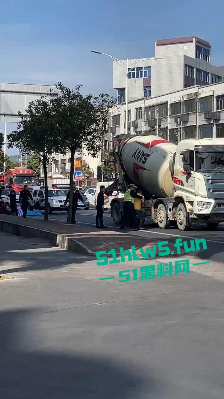 汕头市突发惨烈车祸!妙龄妹遭渣土车碾压头而过当场爆浆,场面惨不忍睹。-5