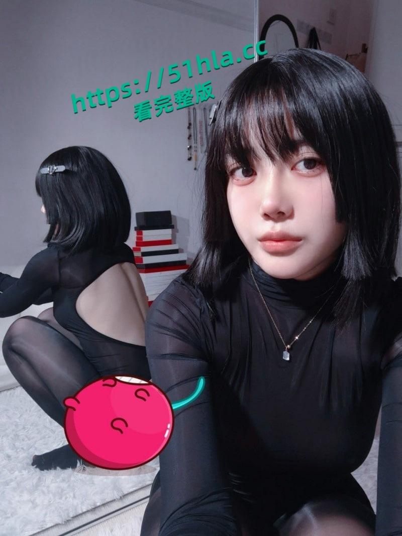 高颜值福利姬【高桥千凛】三点全露私拍,琉光15D连体油光黑丝,经典传世作品对镜展示肥美嫩鲍!-4