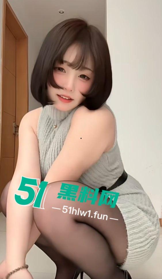 抖音网红【凹菟嫚】大尺度观音坐莲视频流出,肉感巨胸翘臀摇得地动山摇,白虎逼若隐若现真懂男人!-5